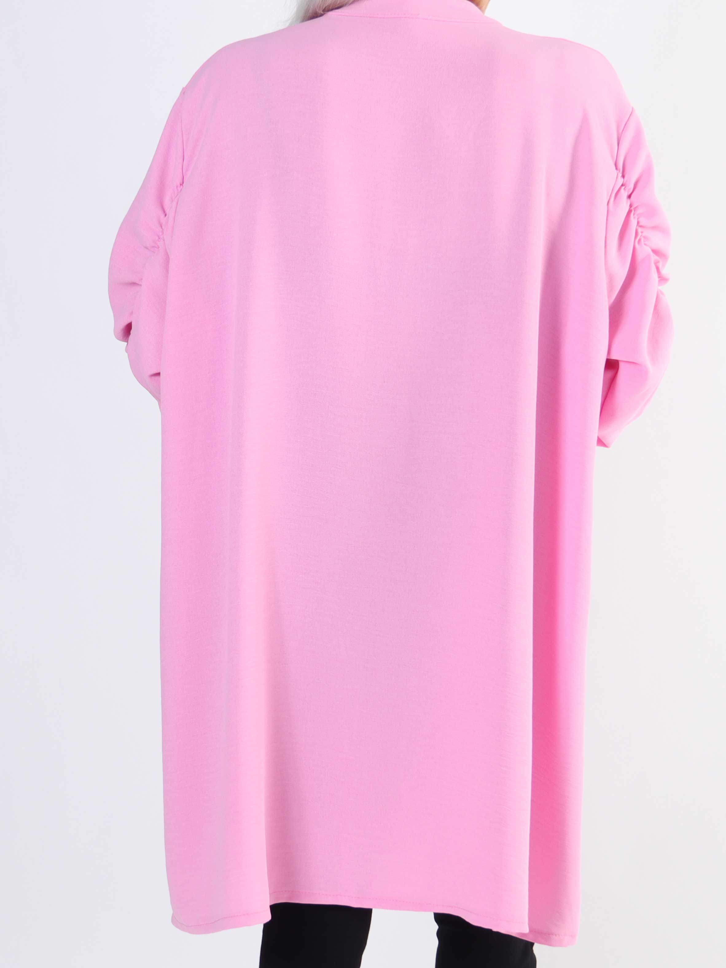 Athena - Lang plus size skjorte med rynk på ærmerne